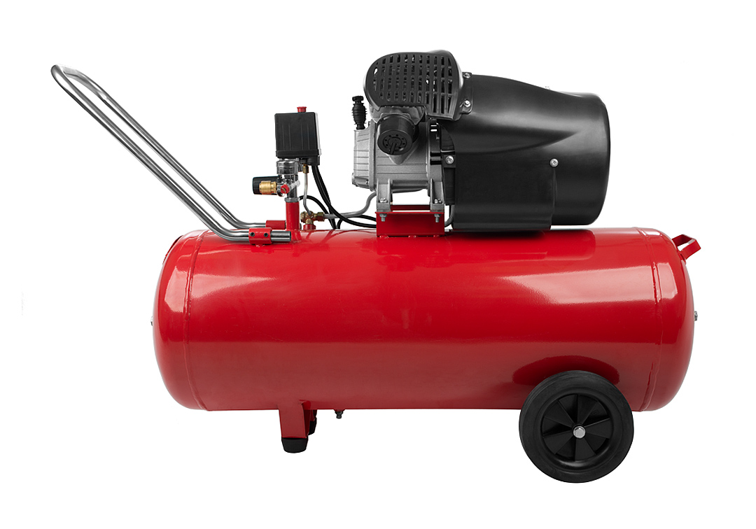 Компрессор воздушный масляный Sturm! AC93104 2,4кВт,410л/мин, ресивер 100л, прямой привод,предохр. клапан