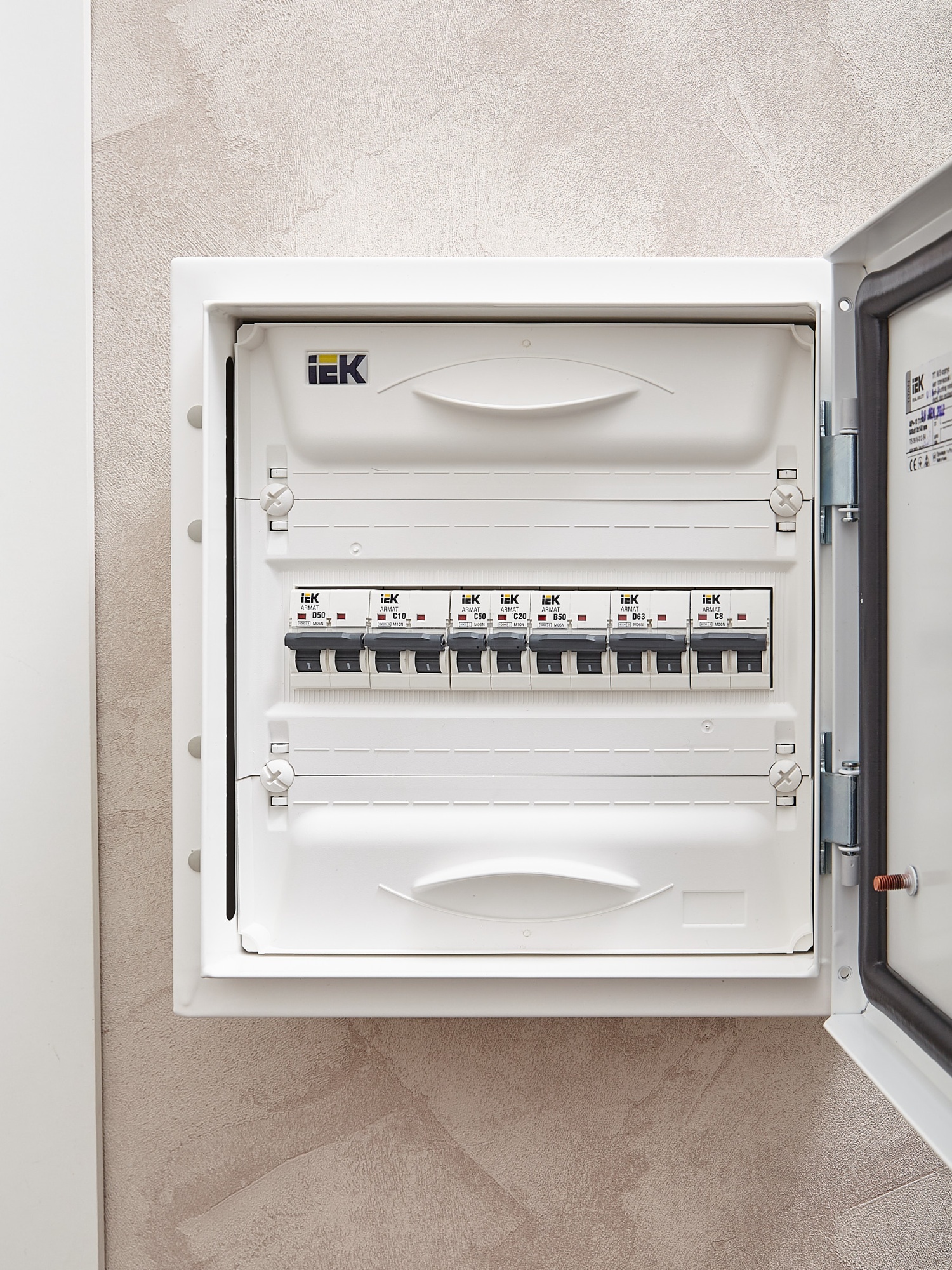 ARMAT Автоматический выключатель M06N 1P C 50А IEK